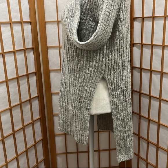 Pretty Forever 21 gray sweater🐚 - Picture 4 of 6